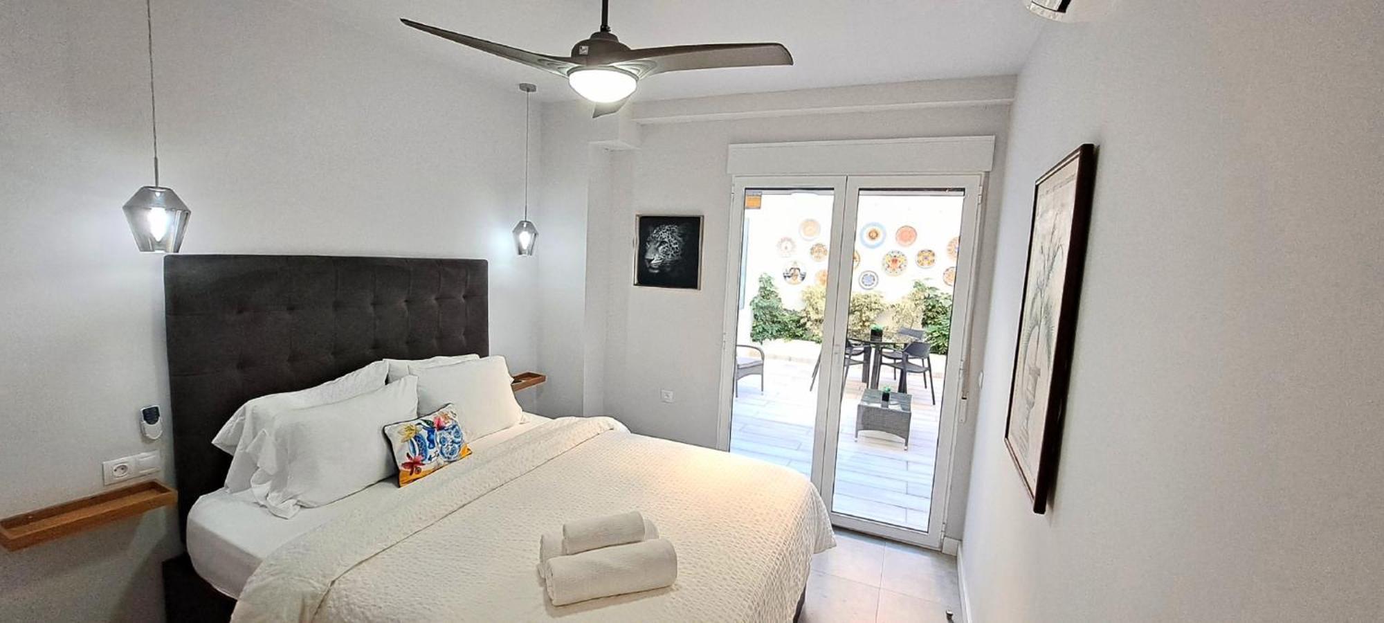 New! Renovated, Centrally Located, Private Entrance, Terrace Leilighet Valencia Eksteriør bilde